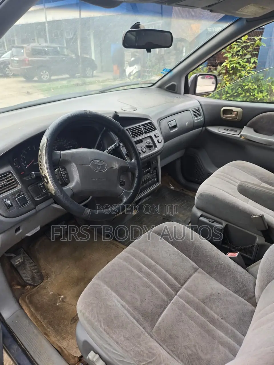 Toyota Sienna 2000 Gray