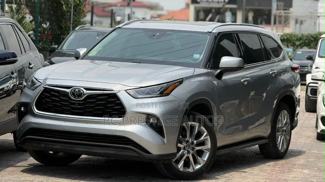 Toyota Highlander Limited 2021 Silver