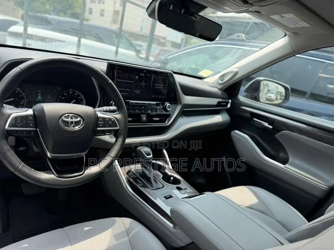 Toyota Highlander Limited 2021 Silver
