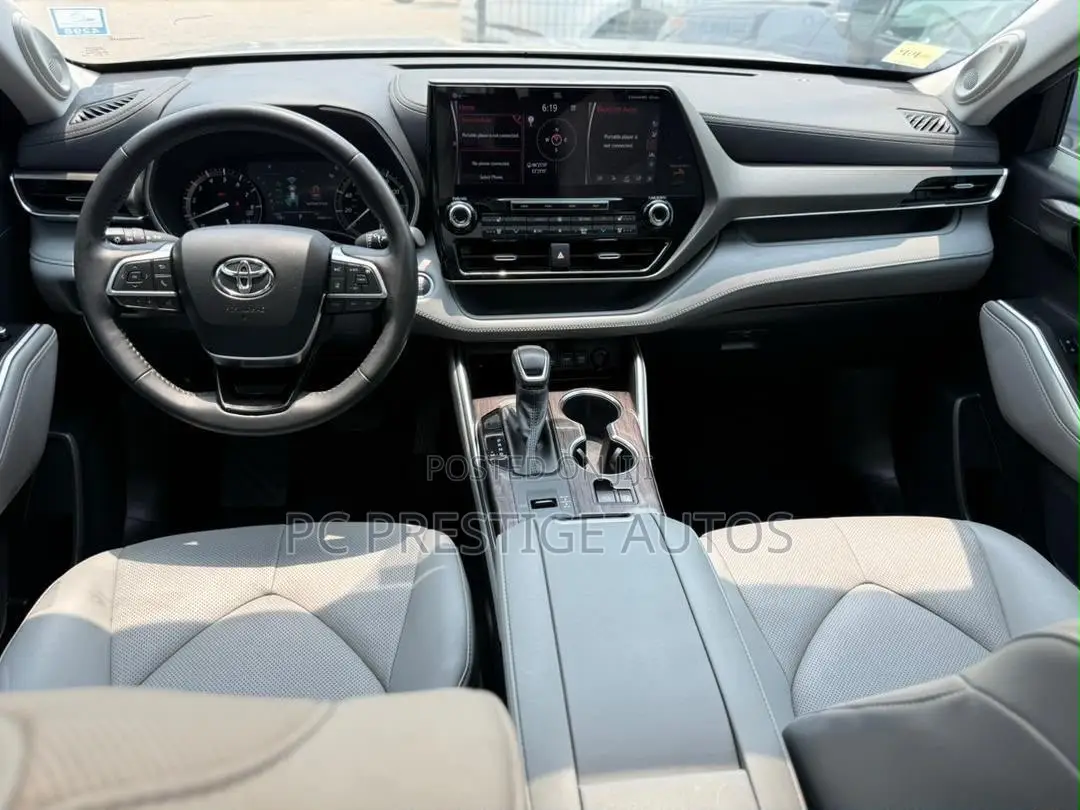 Toyota Highlander Limited 2021 Silver