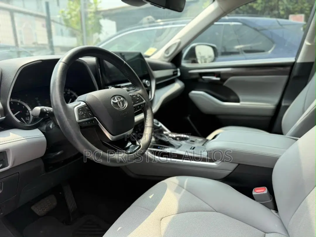 Toyota Highlander Limited 2021 Silver