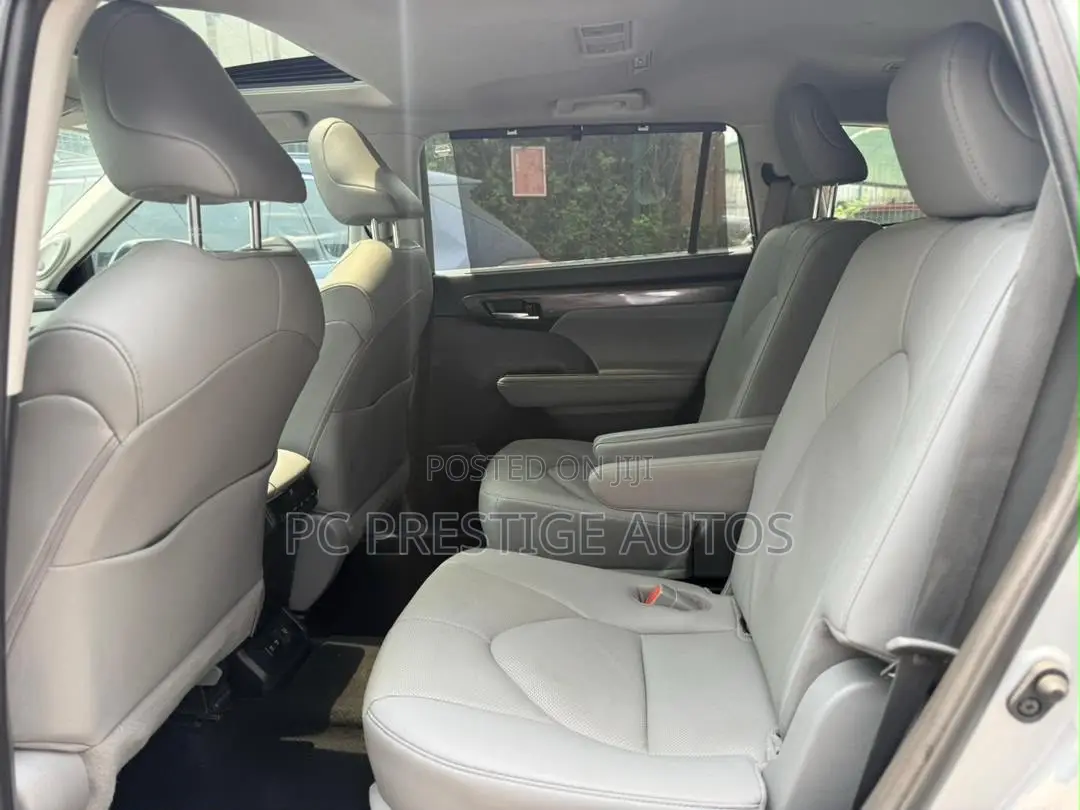 Toyota Highlander Limited 2021 Silver