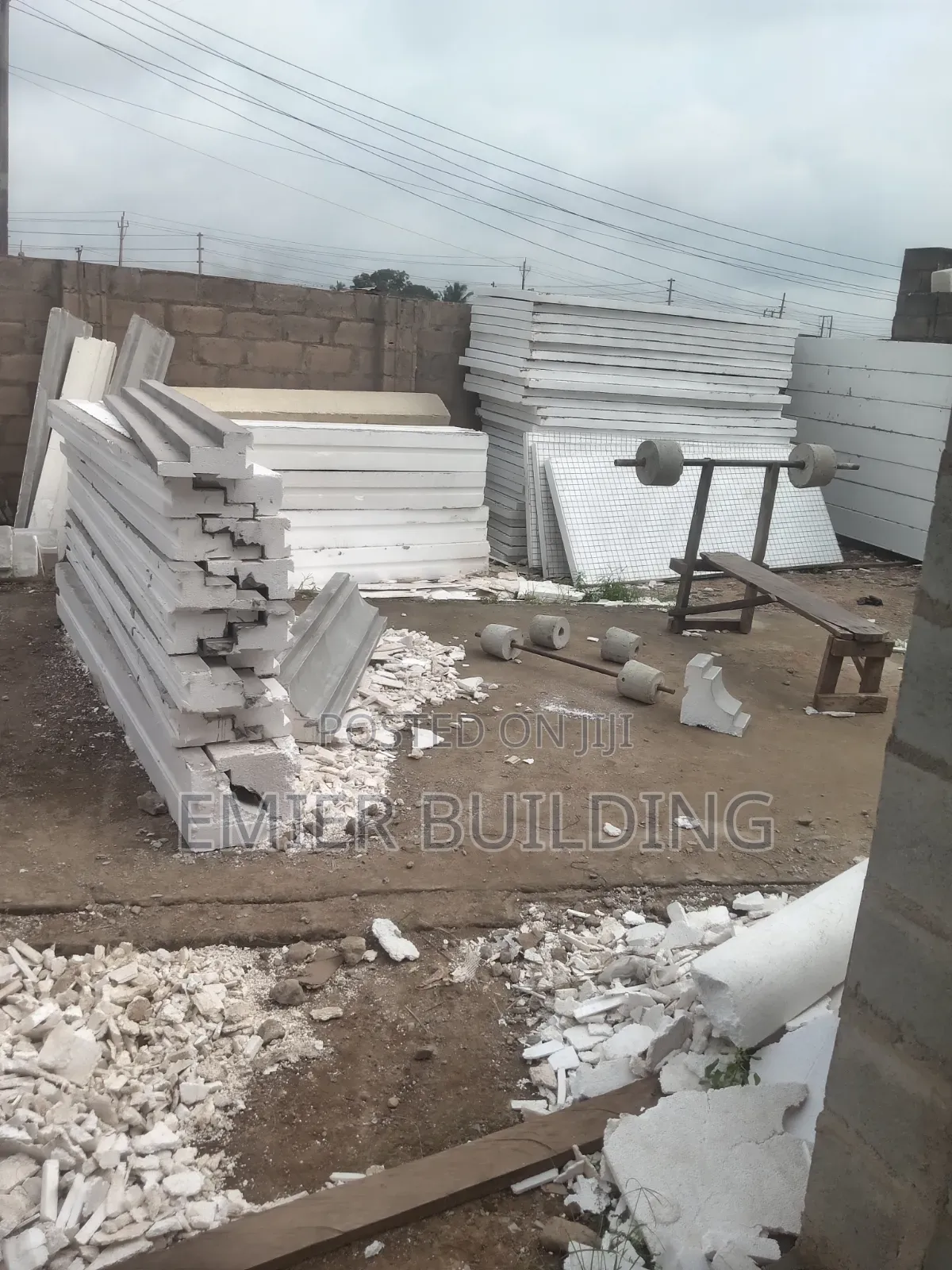 Polistering Parapet Available 350 by 350