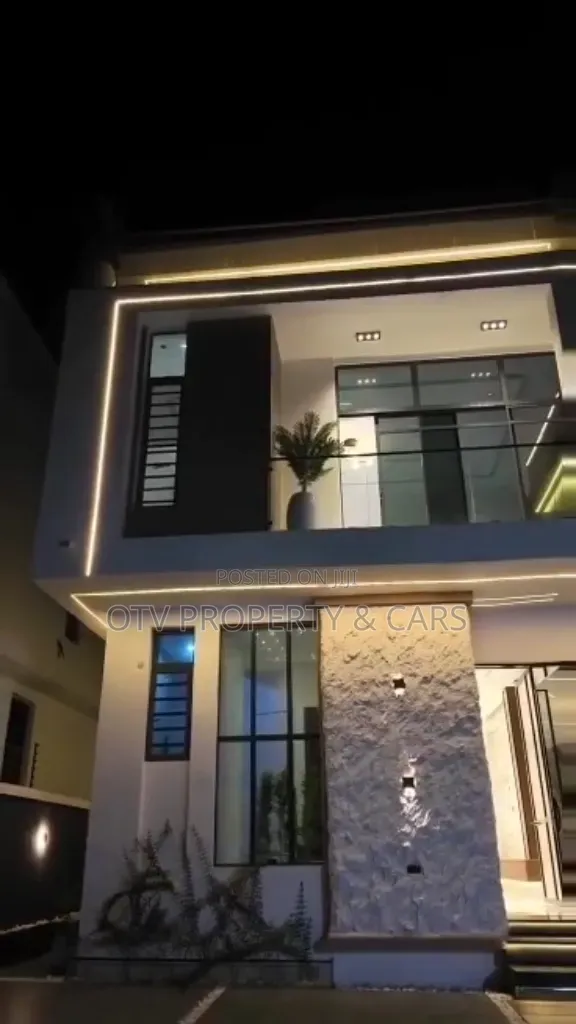 5bdrm Duplex in Off Lekki-Epe Expressway for sale