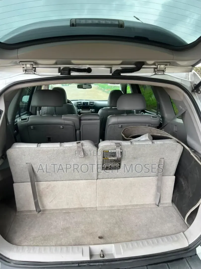 Toyota Highlander SE 2012 Silver