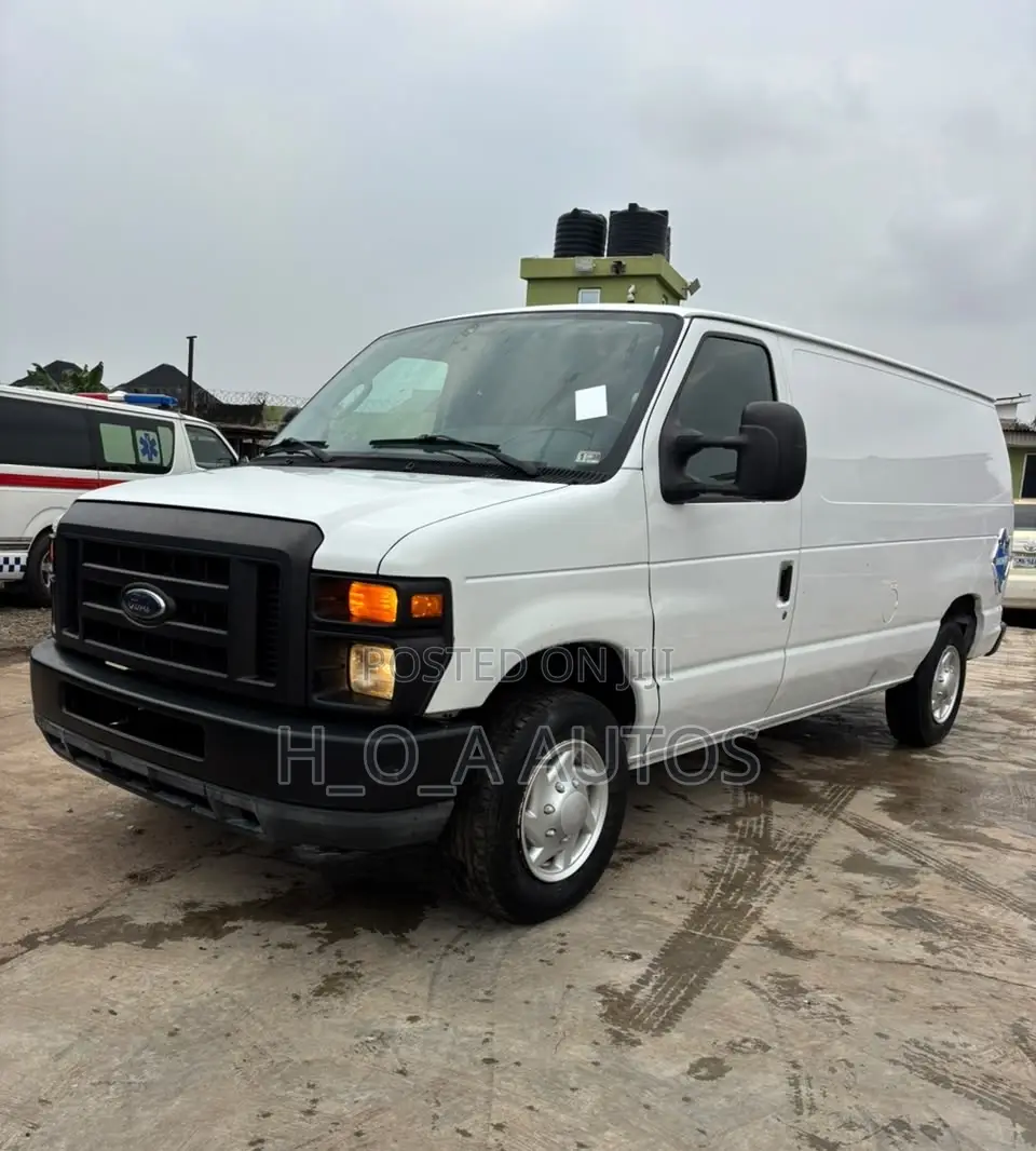 Ford E-150 Van 2011 White