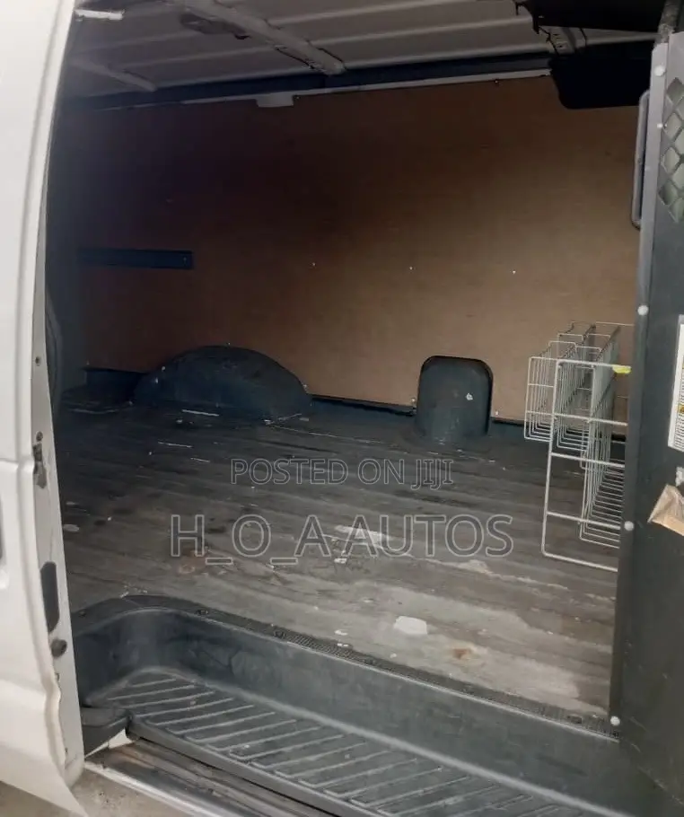 Ford E-150 Van 2011 White