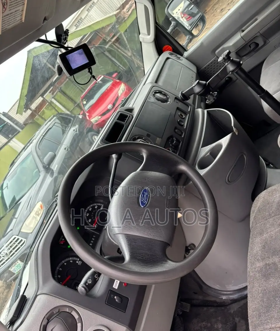 Ford E-150 Van 2011 White