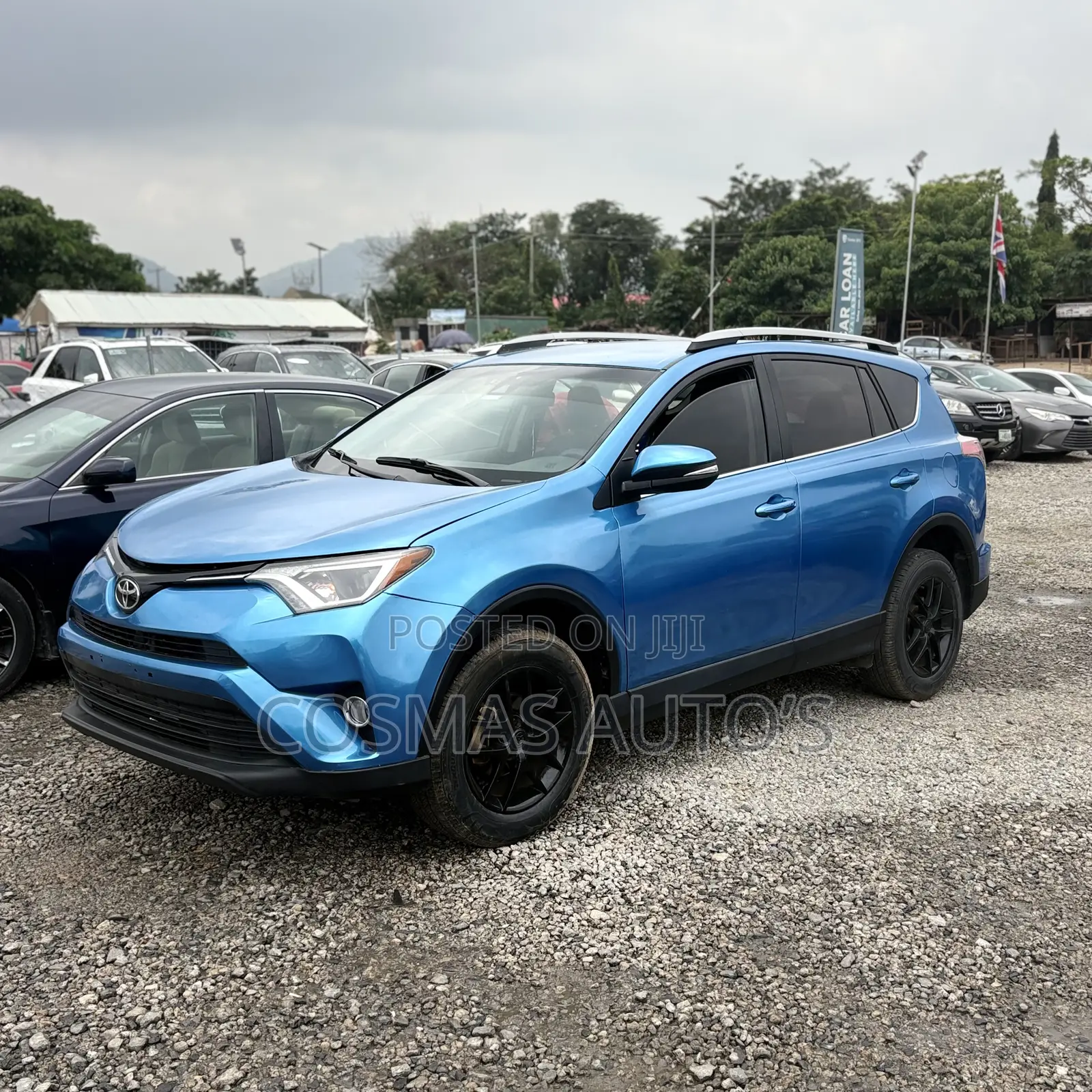 Toyota RAV4 LE FWD (2.5L 4cyl 6A) 2017 Blue