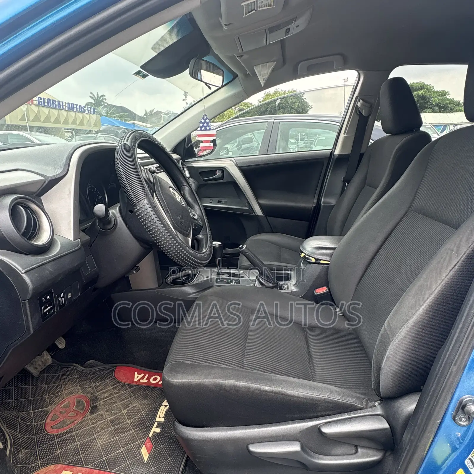 Toyota RAV4 LE FWD (2.5L 4cyl 6A) 2017 Blue