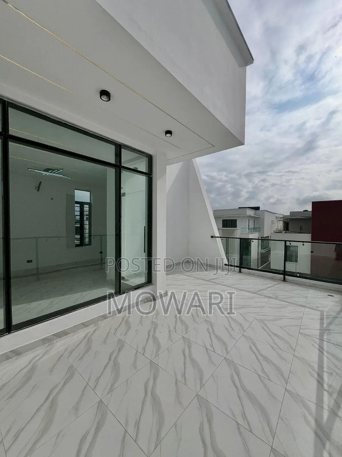 5bdrm Duplex in Lekki Expressway for sale