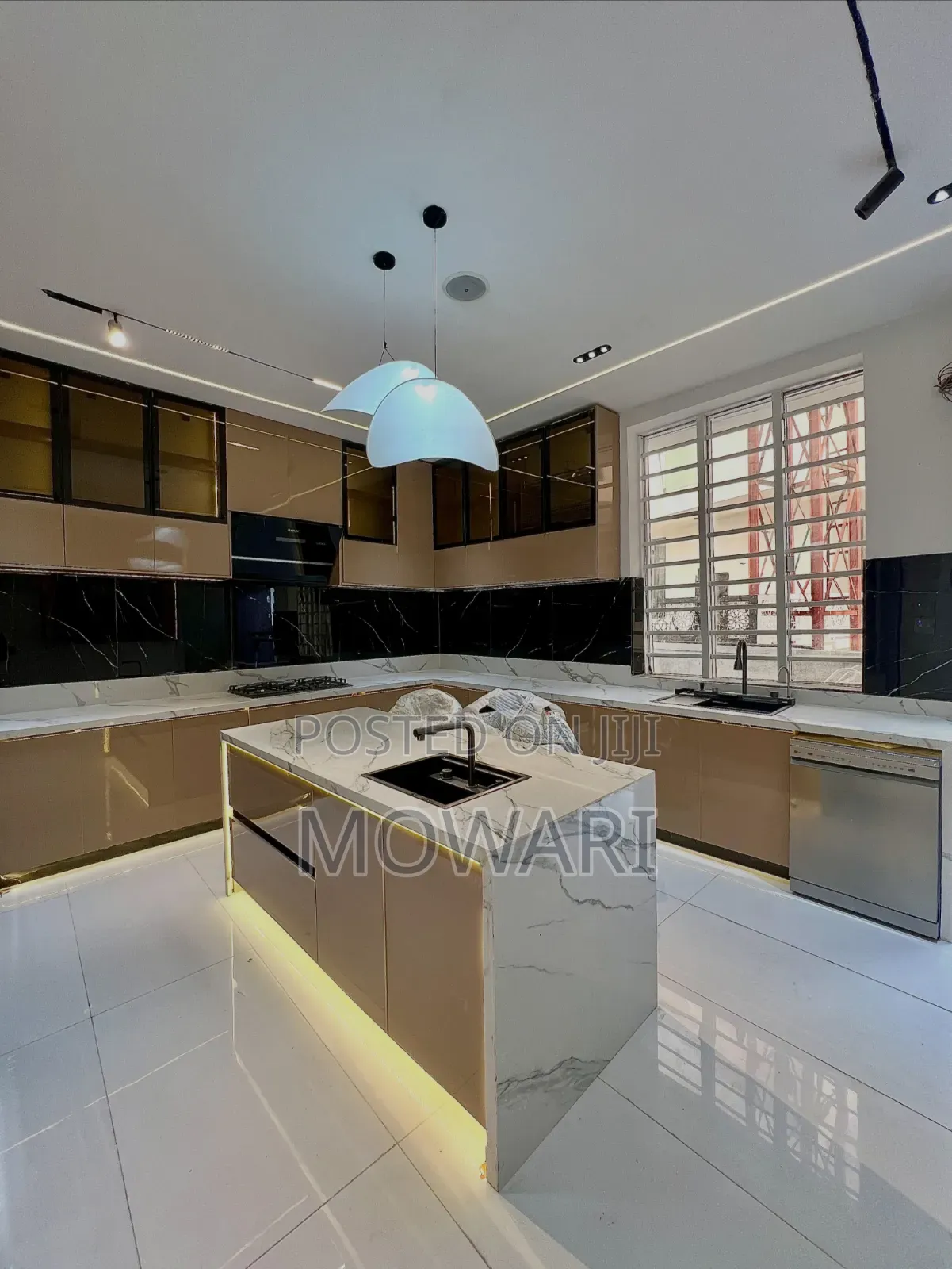 5bdrm Duplex in Lekki Expressway for sale