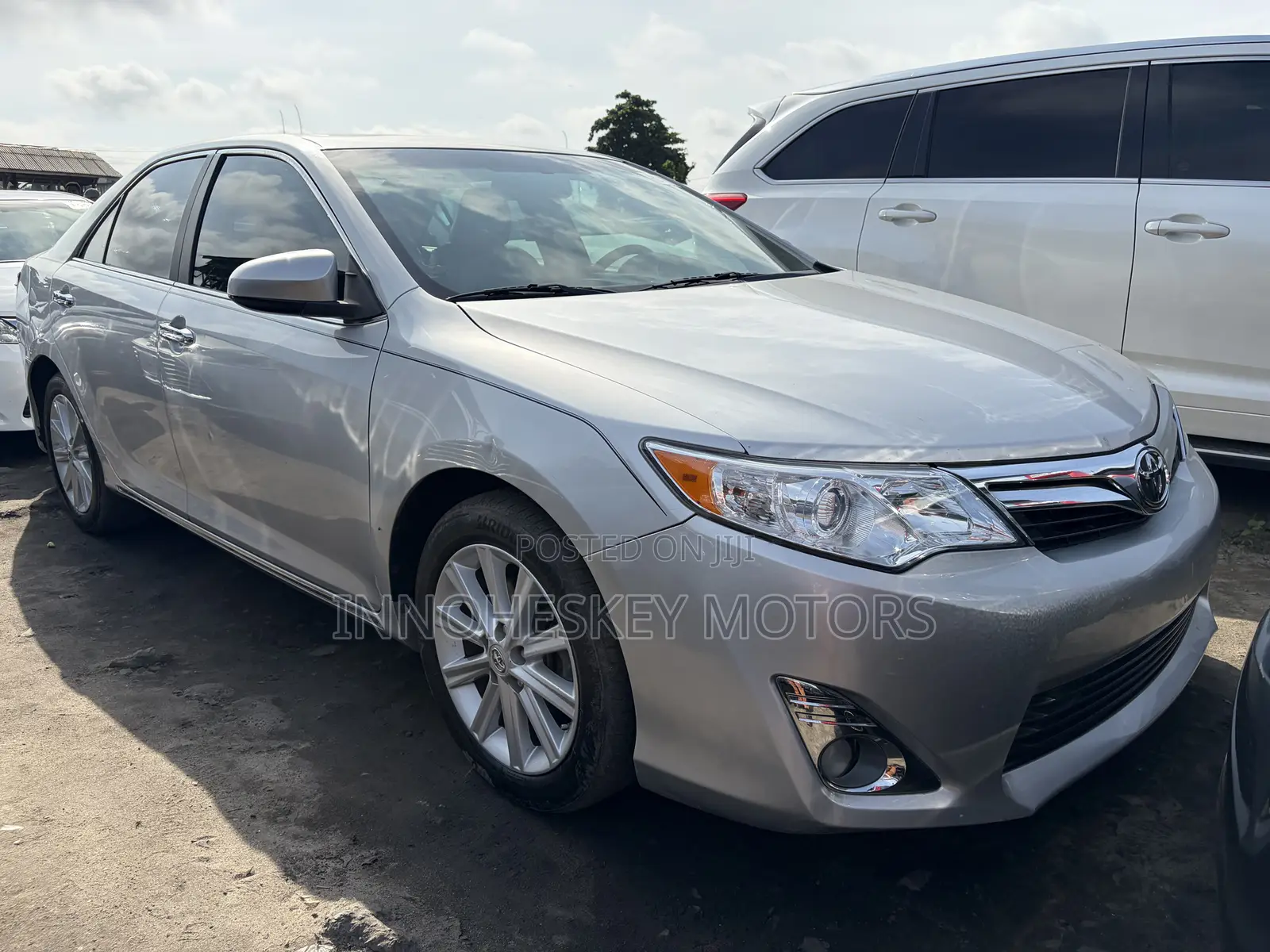 Toyota Camry XLE 4dr Sedan (2.5L 4cyl 6A) 2013 Silver