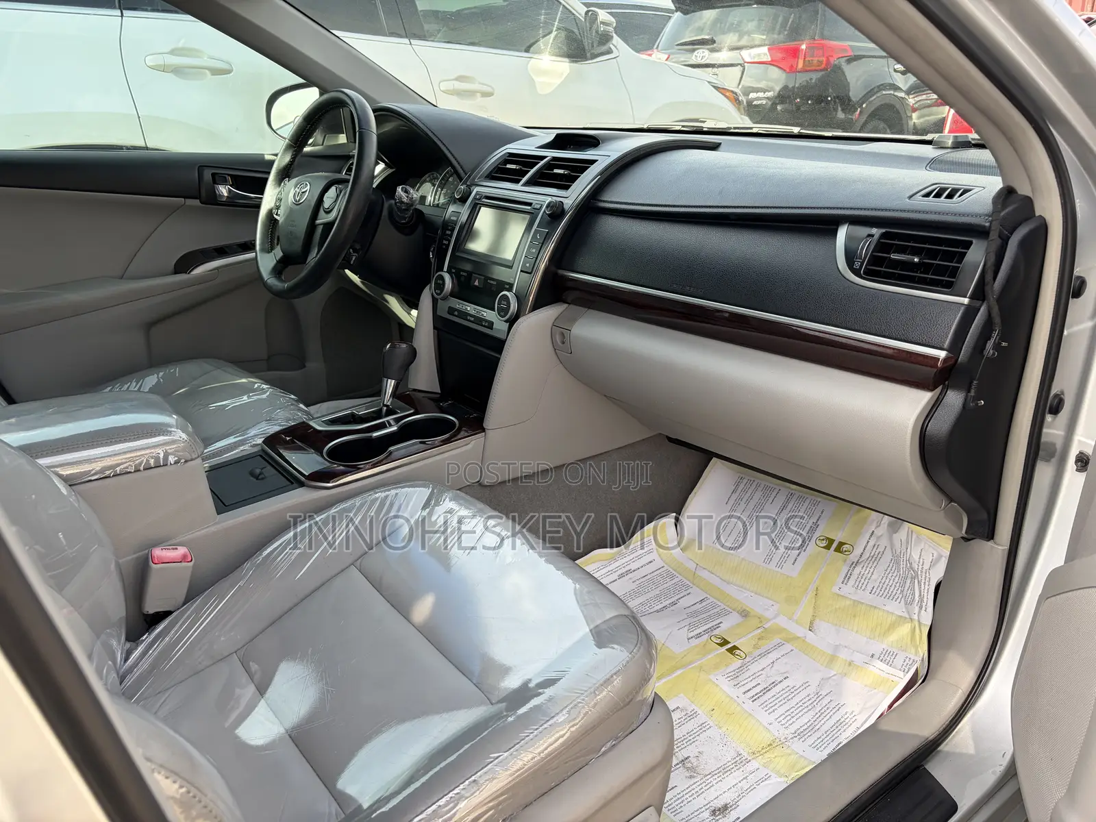 Toyota Camry XLE 4dr Sedan (2.5L 4cyl 6A) 2013 Silver