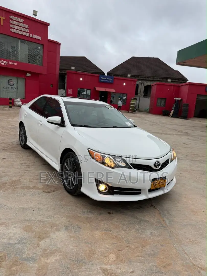 Toyota Camry SE V6 4dr Sedan (3.5L 6cyl 6A) 2012 White