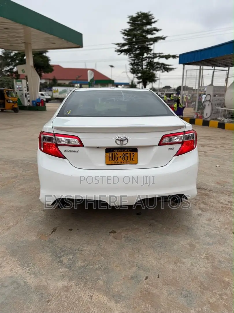 Toyota Camry SE V6 4dr Sedan (3.5L 6cyl 6A) 2012 White