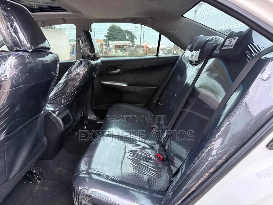 Toyota Camry SE V6 4dr Sedan (3.5L 6cyl 6A) 2012 White