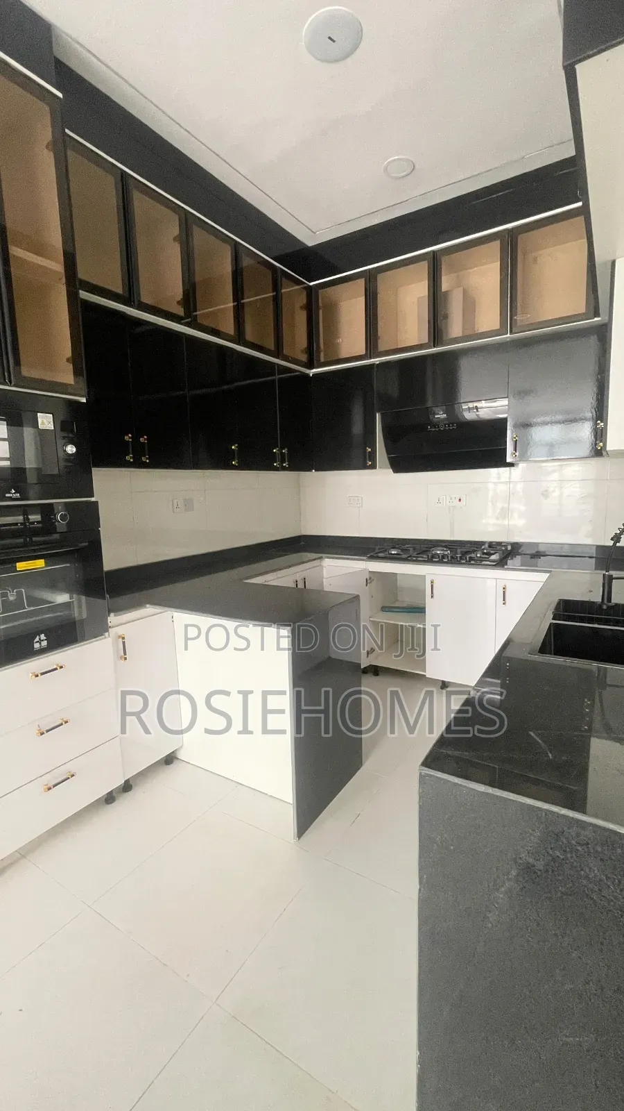 4bdrm Duplex in Ikota Gra for sale