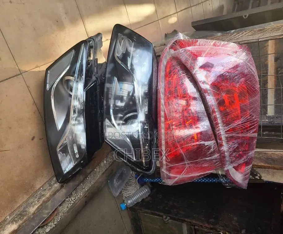 Set of Full Light and Back Light Audi Q5 2010