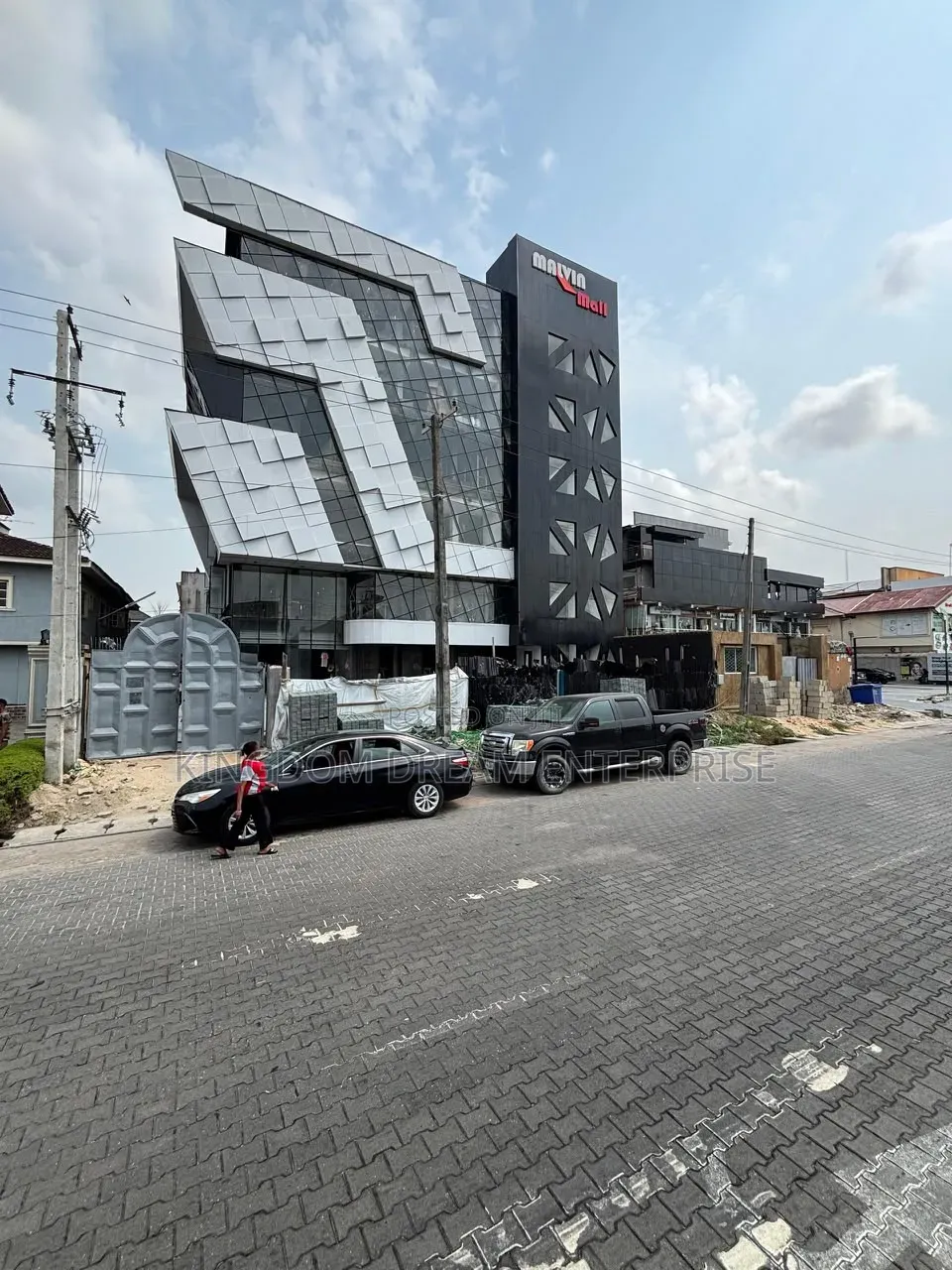 Shop Spaces (50sqm, 25sqm, 41sqm Lekki Phase 1 Ngn300,000/SQM