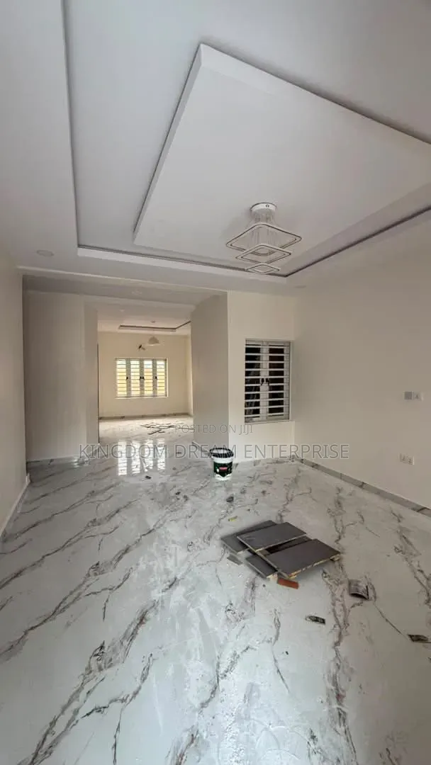 Shop Spaces (50sqm, 25sqm, 41sqm Lekki Phase 1 Ngn300,000/SQM