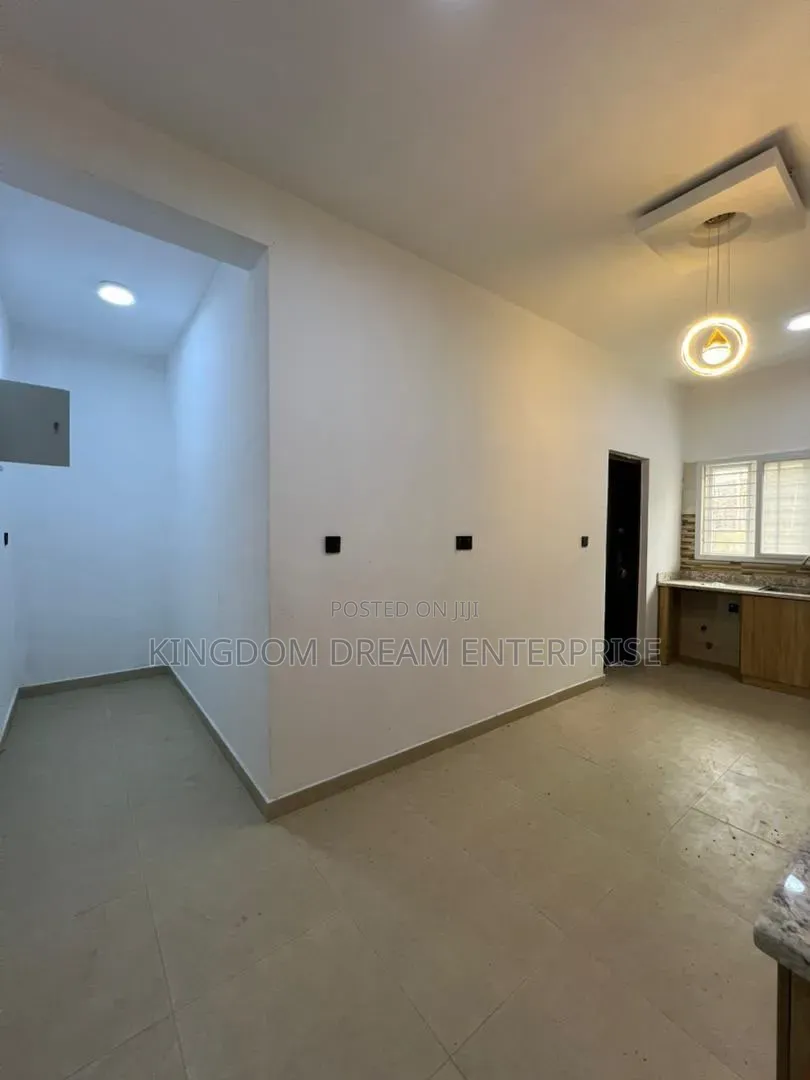 Shop Spaces (50sqm, 25sqm, 41sqm Lekki Phase 1 Ngn300,000/SQM