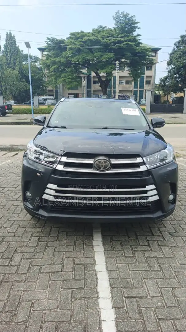 Toyota Highlander XLE 4x4 V6 (3.5L 6cyl 8A) 2018 Black