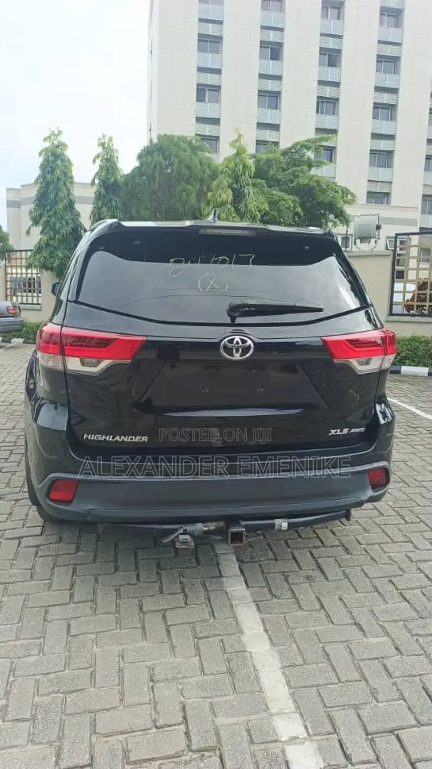 Toyota Highlander XLE 4x4 V6 (3.5L 6cyl 8A) 2018 Black
