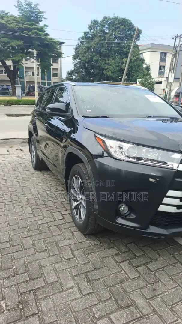 Toyota Highlander XLE 4x4 V6 (3.5L 6cyl 8A) 2018 Black
