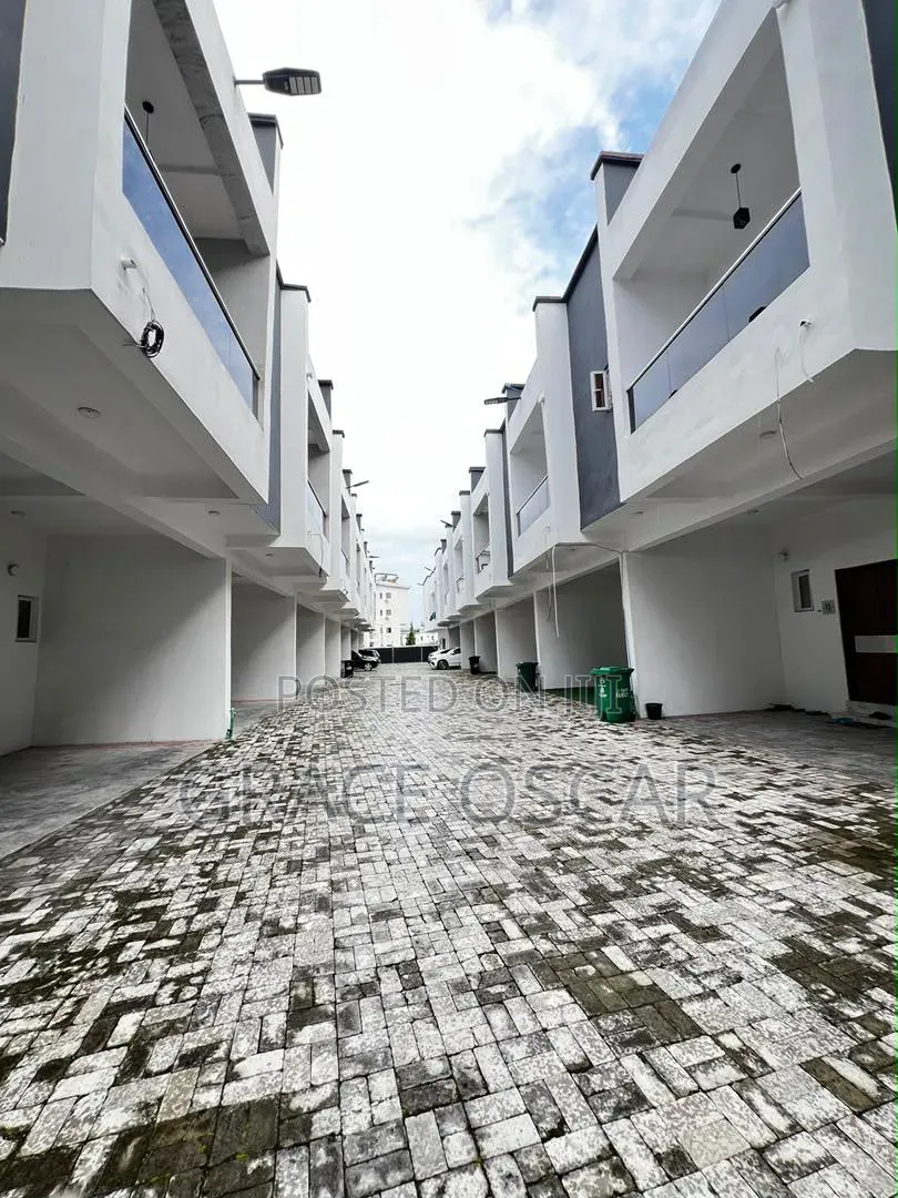 4bdrm Duplex in Ikota for rent