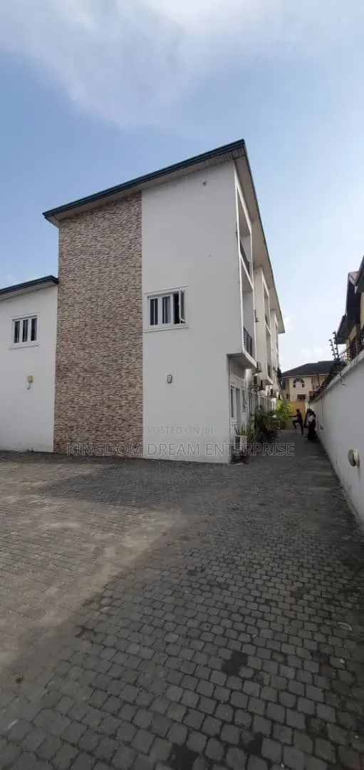 3bdrm Duplex in Lekki Phase 1 Lagos for rent