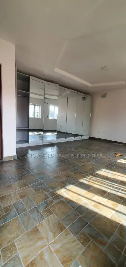 3bdrm Duplex in Lekki Phase 1 Lagos for rent