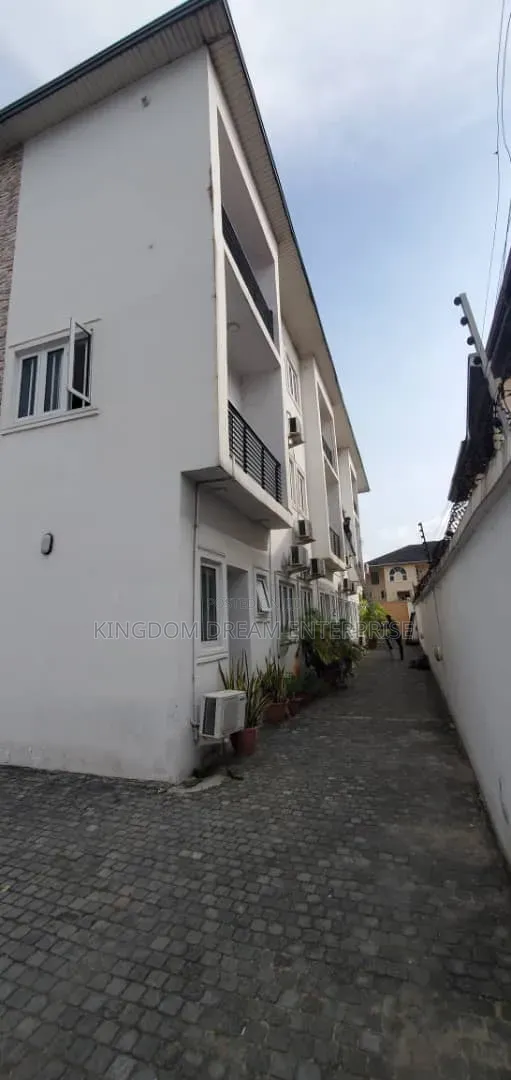 3bdrm Duplex in Lekki Phase 1 Lagos for rent