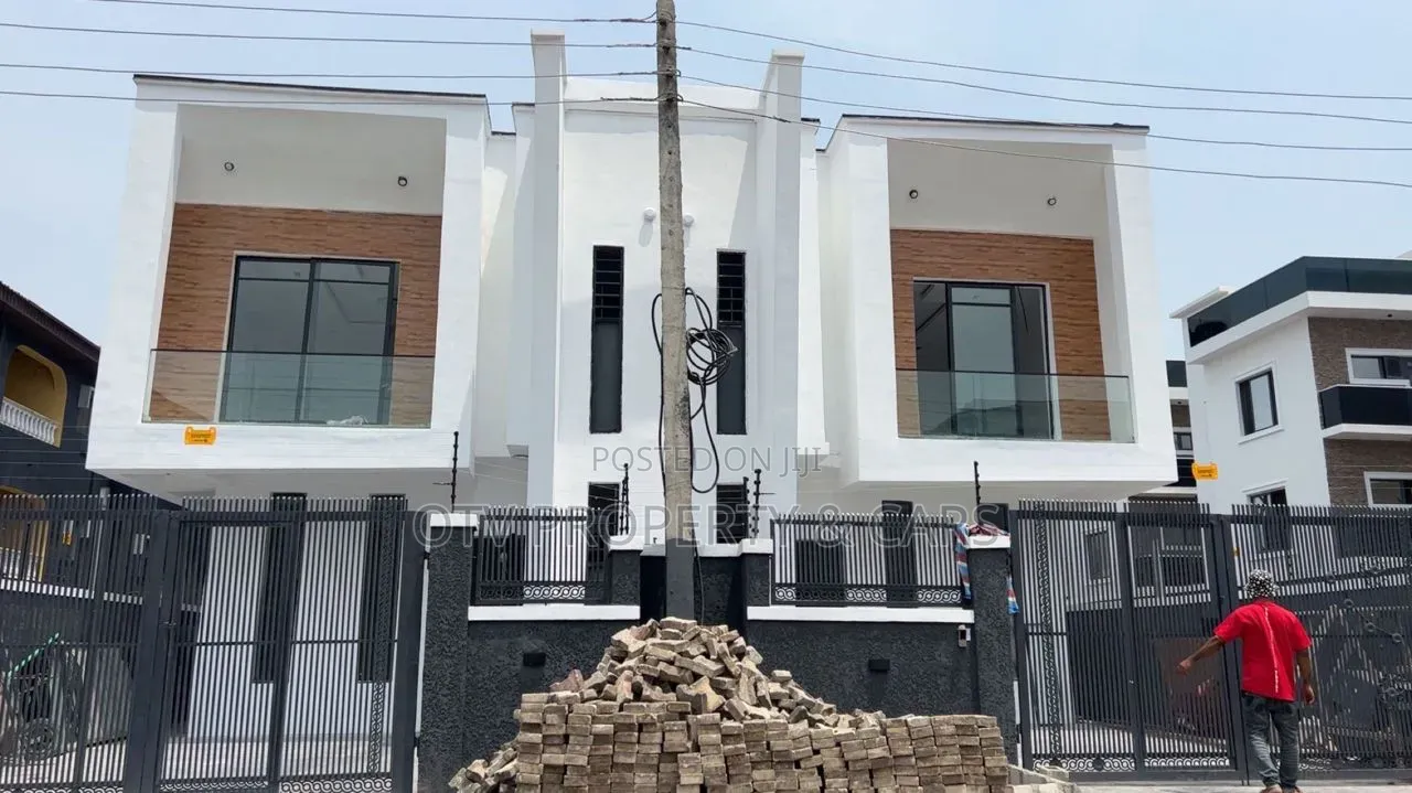 4bdrm Duplex in Agungi for sale
