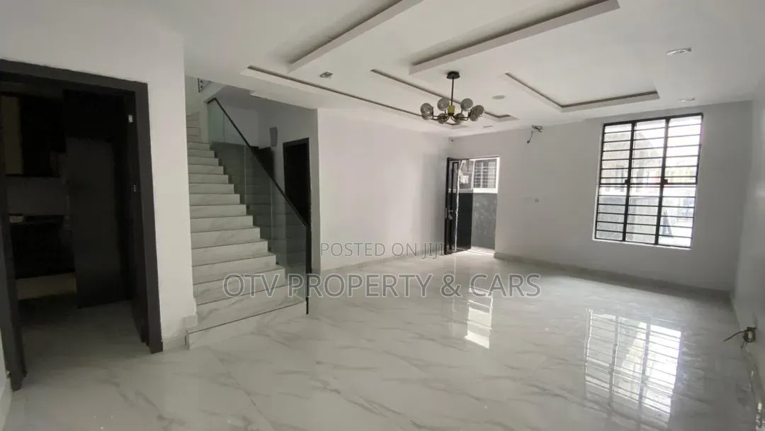 4bdrm Duplex in Agungi for sale