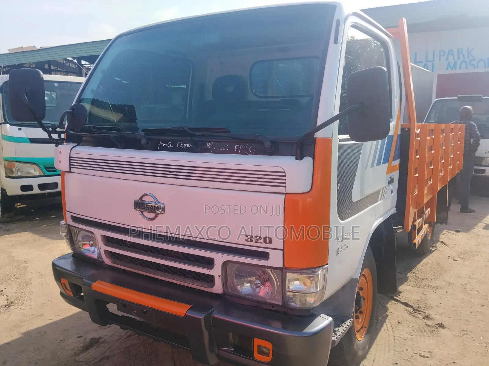 Nissan Cabtsar