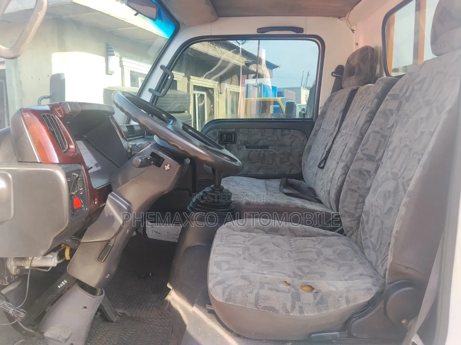 Nissan Cabtsar
