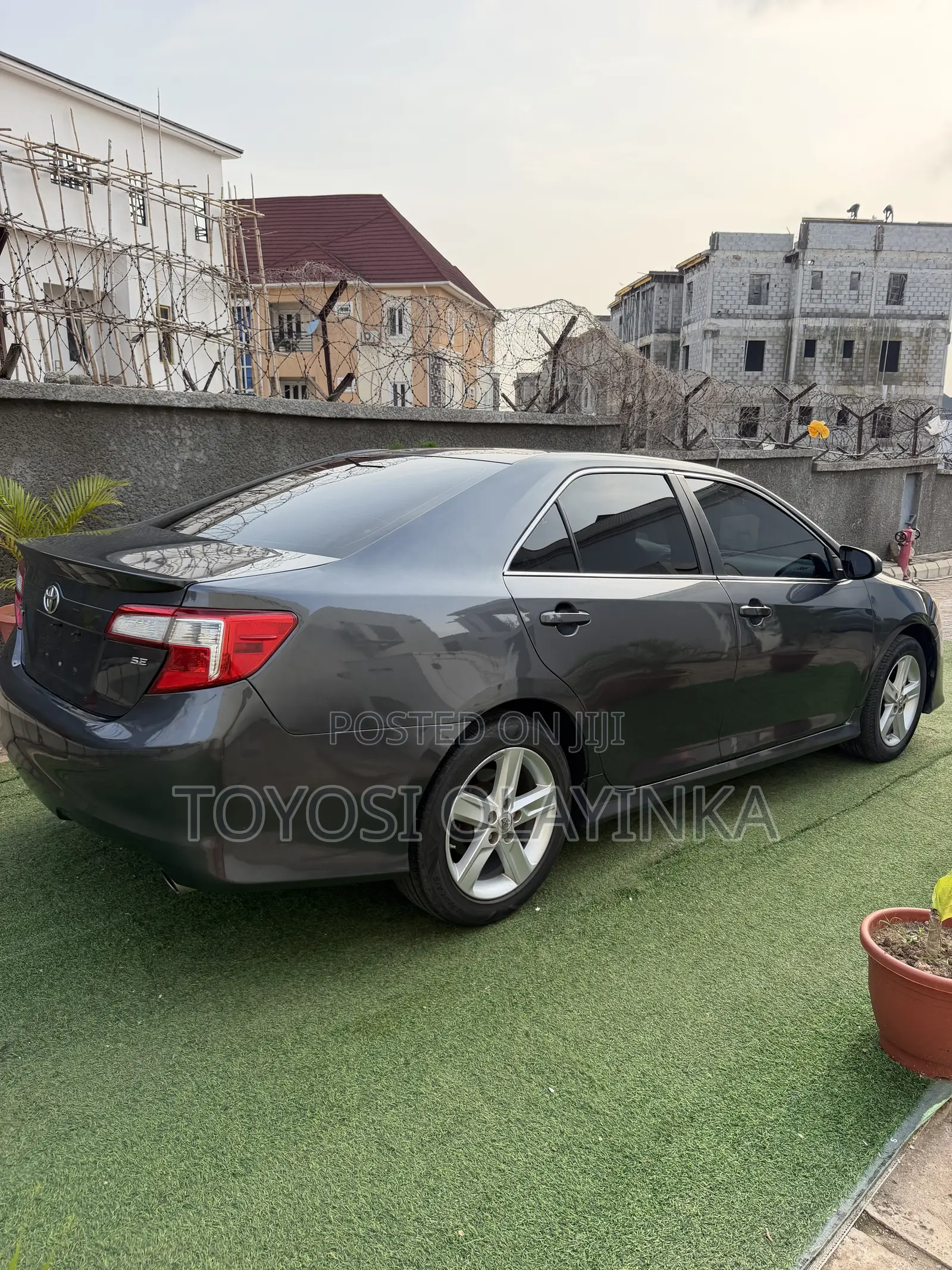 Toyota Camry SE 4dr Sedan (2.5L 4cyl 6A) 2013 Gray