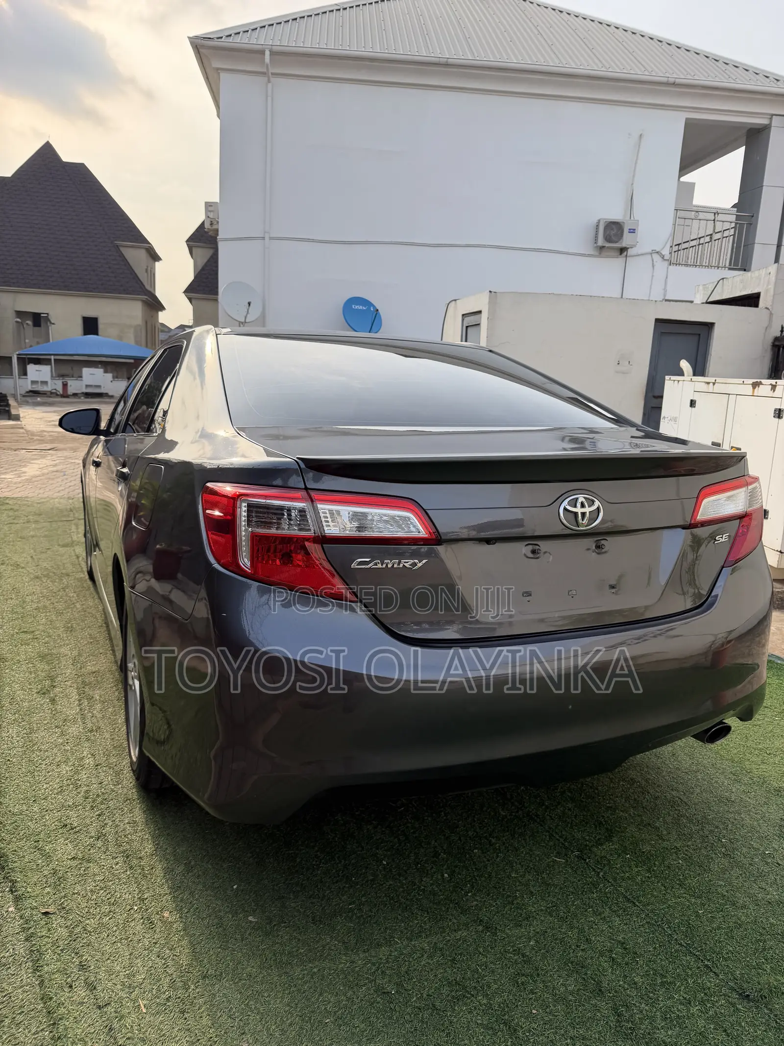 Toyota Camry SE 4dr Sedan (2.5L 4cyl 6A) 2013 Gray