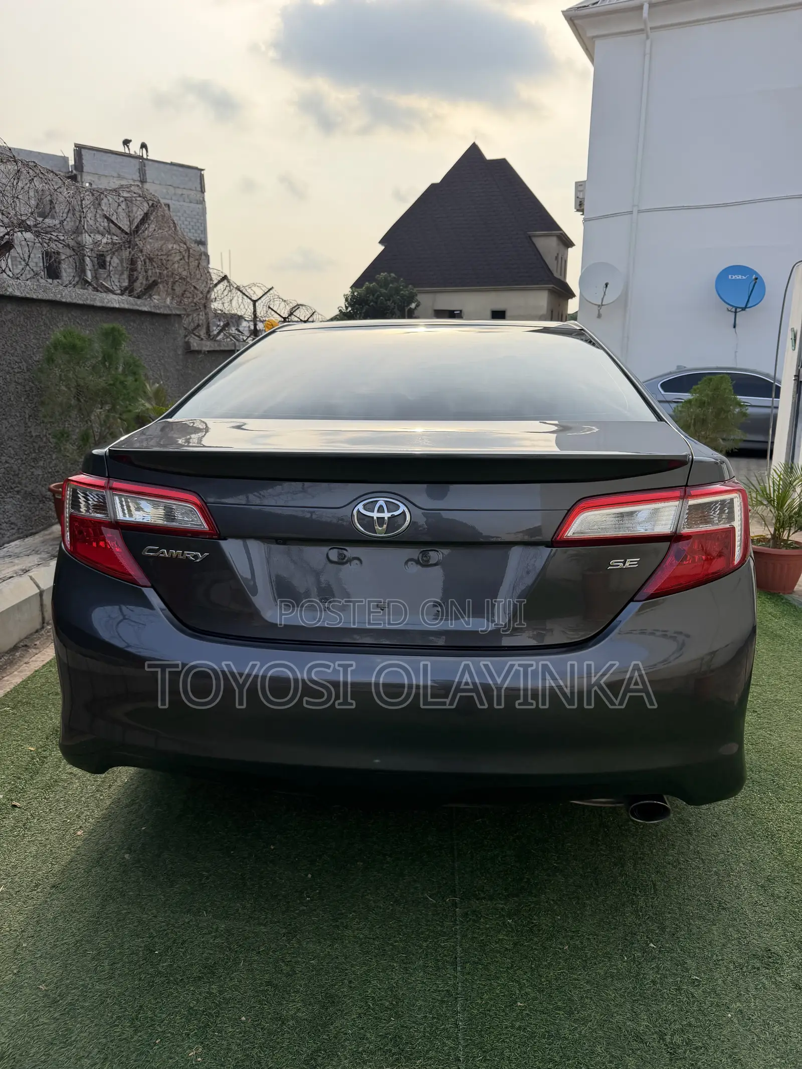 Toyota Camry SE 4dr Sedan (2.5L 4cyl 6A) 2013 Gray