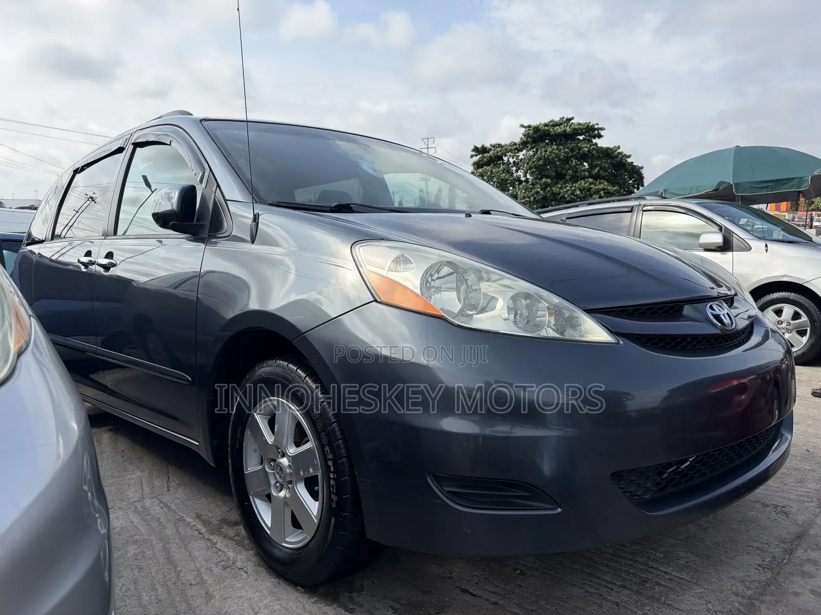 Toyota Sienna LE 7 Passenger 2010 Gray