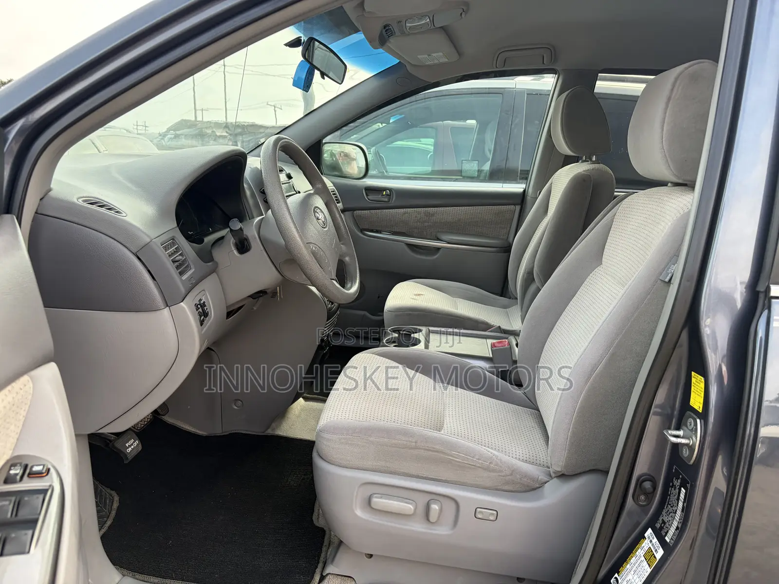 Toyota Sienna LE 7 Passenger 2010 Gray