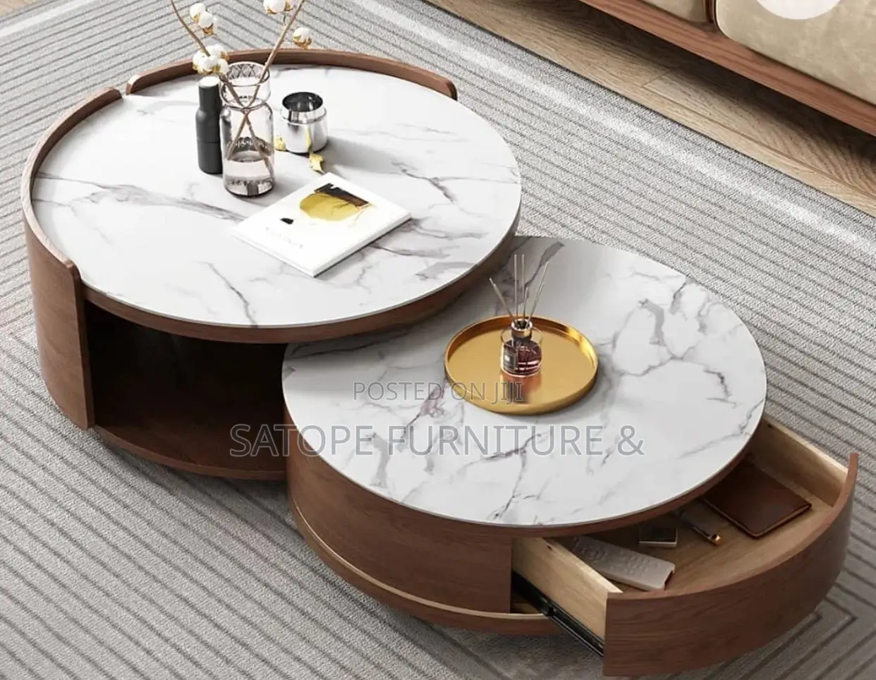 Quality Mable Top Center Table