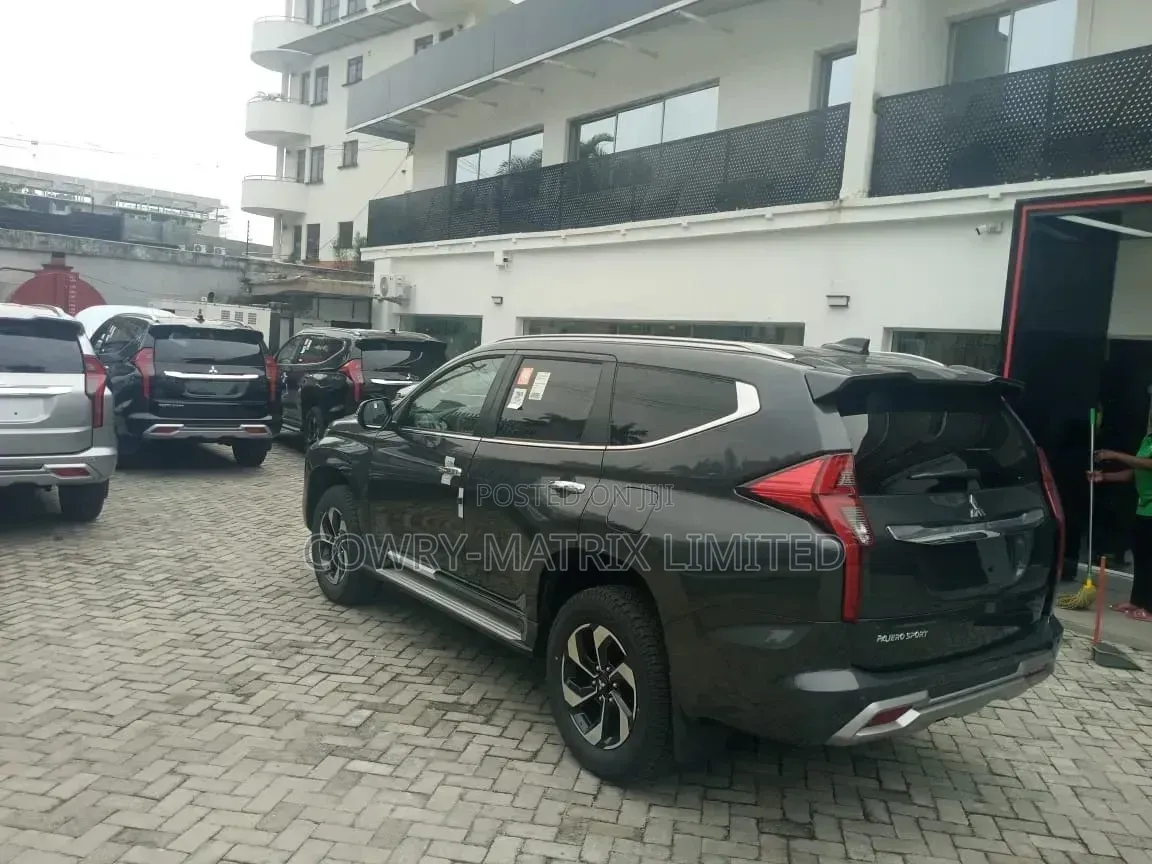 New Mitsubishi Pajero 2025 Black