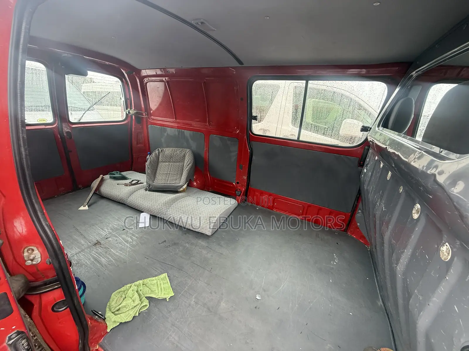 Toyota HiAce 2002 Red