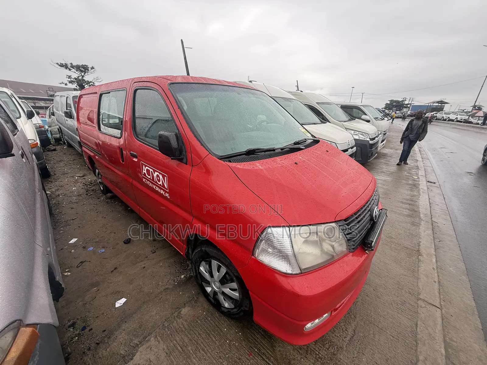 Toyota HiAce 2002 Red