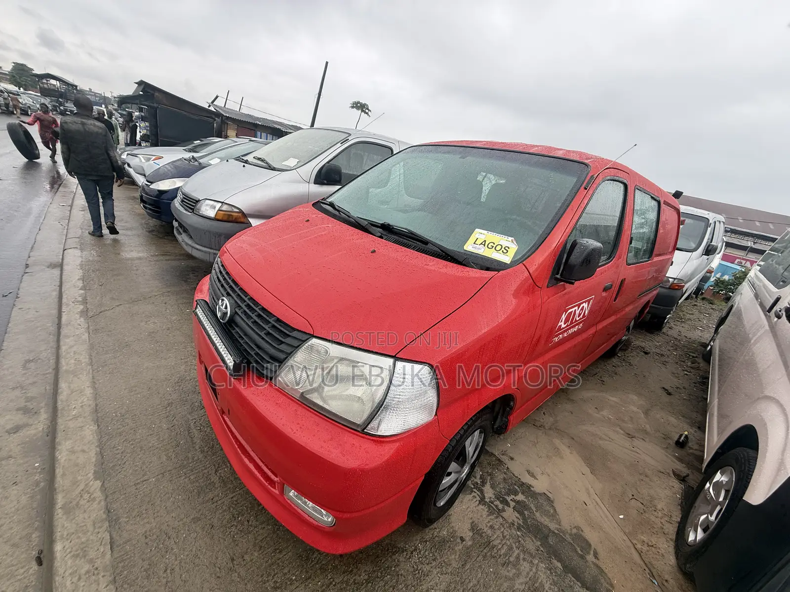 Toyota HiAce 2002 Red