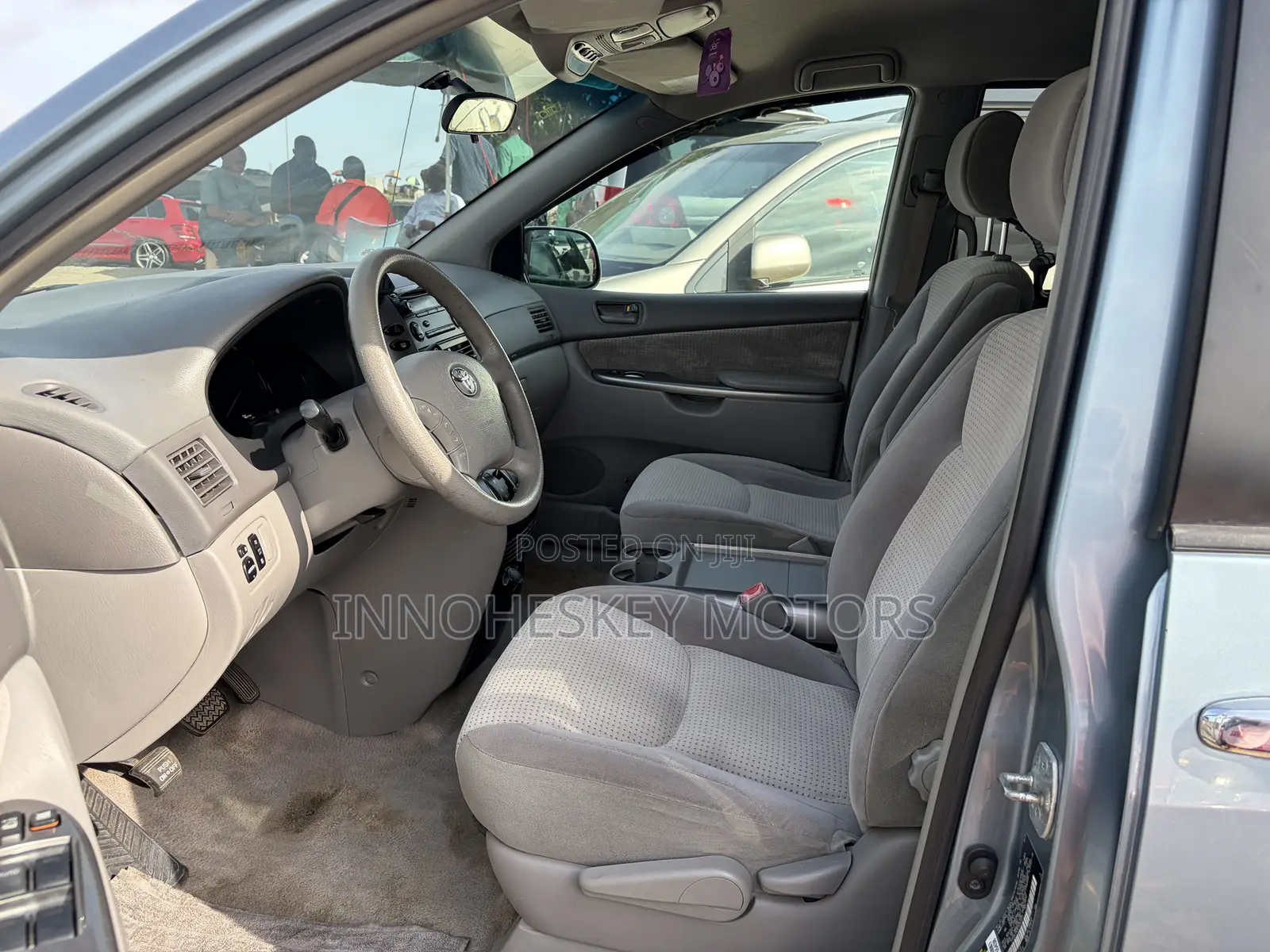 Toyota Sienna LE AWD 2009
