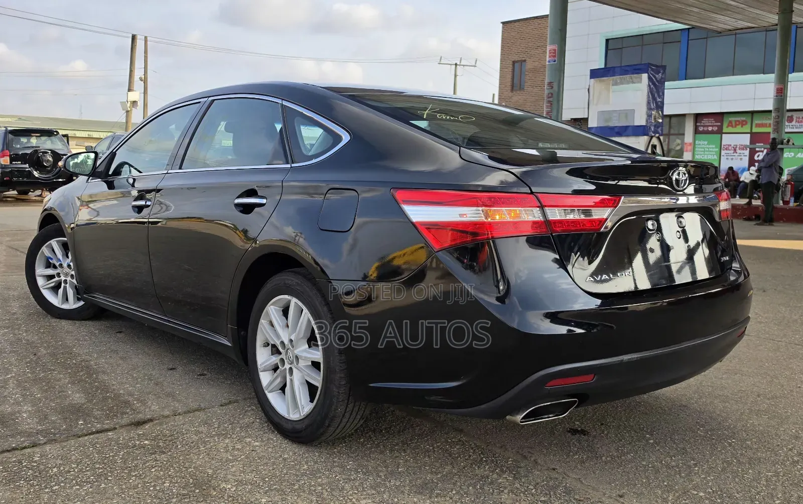 Toyota Avalon XLE Premium Sedan FWD (3.5L 6cyl 6A) 2013 Black