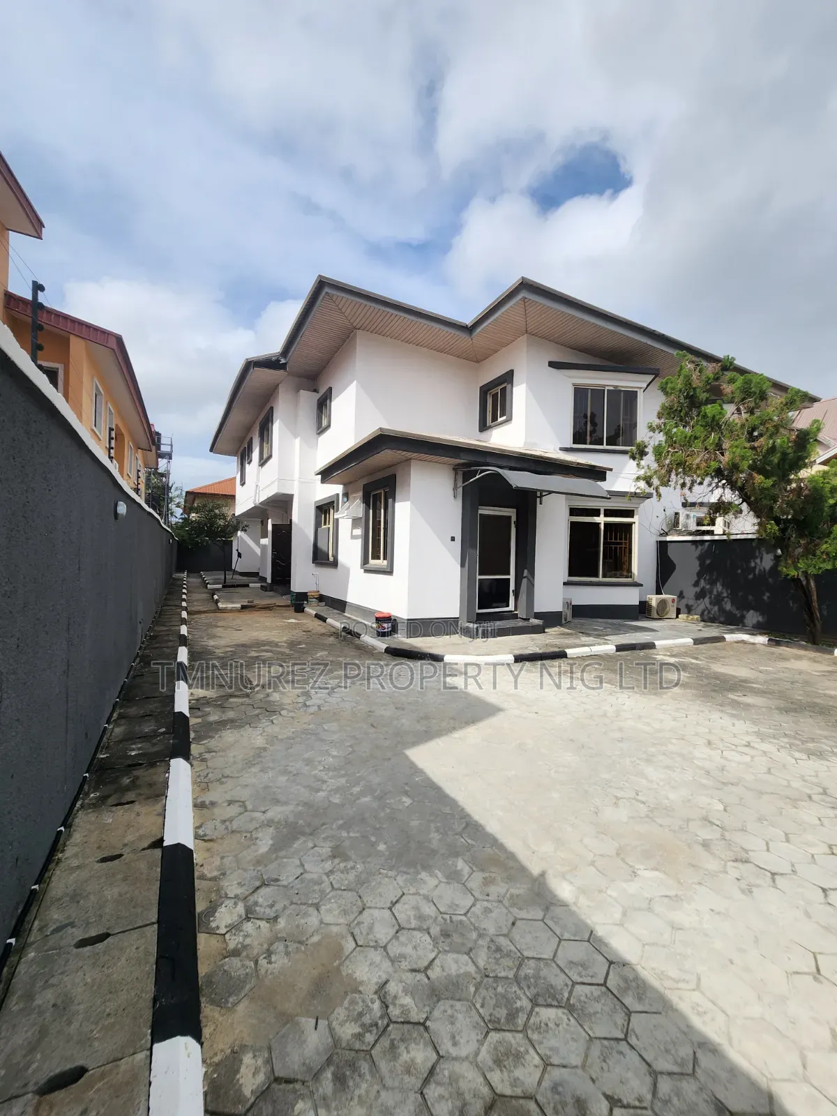 Mini Flat in Lekki Phase 1 for rent